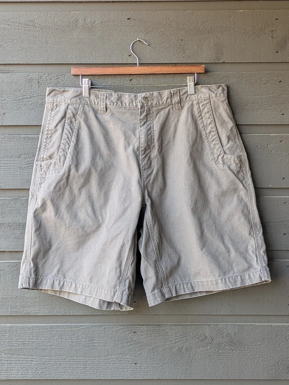Mountain Khakis Heavyweight Canvas Relaxed Fit Short Size 38X10 Taupe Gray